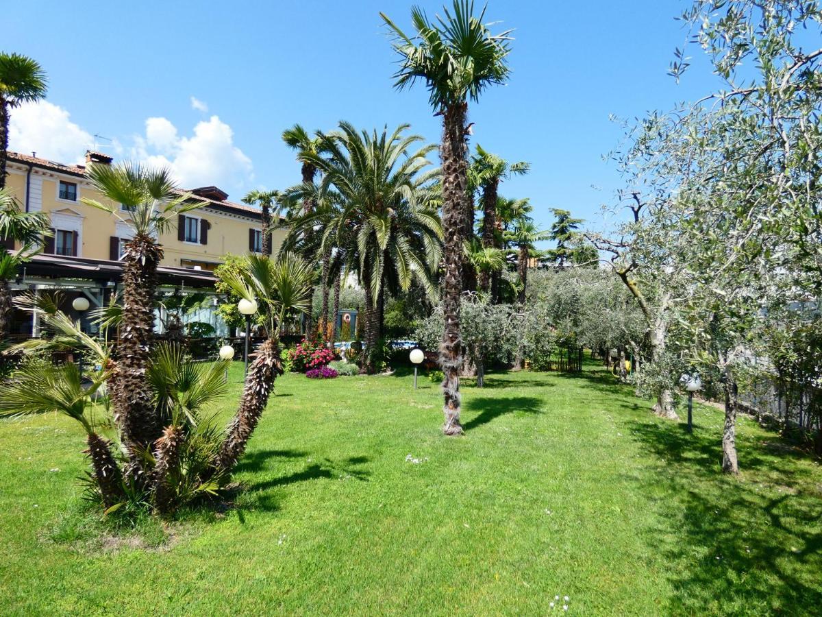 Residence Villa Degli Aranci 加尔达湖滨 外观 照片