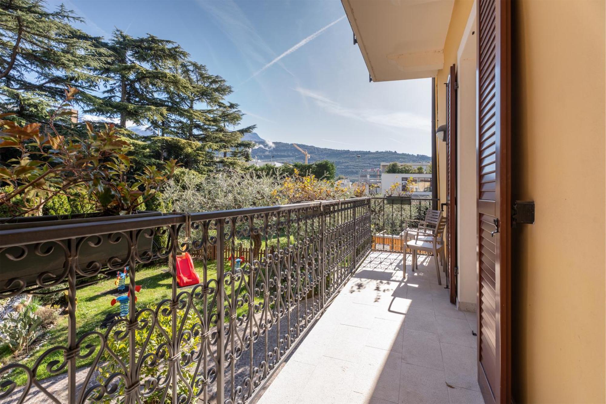 Residence Villa Degli Aranci 加尔达湖滨 外观 照片