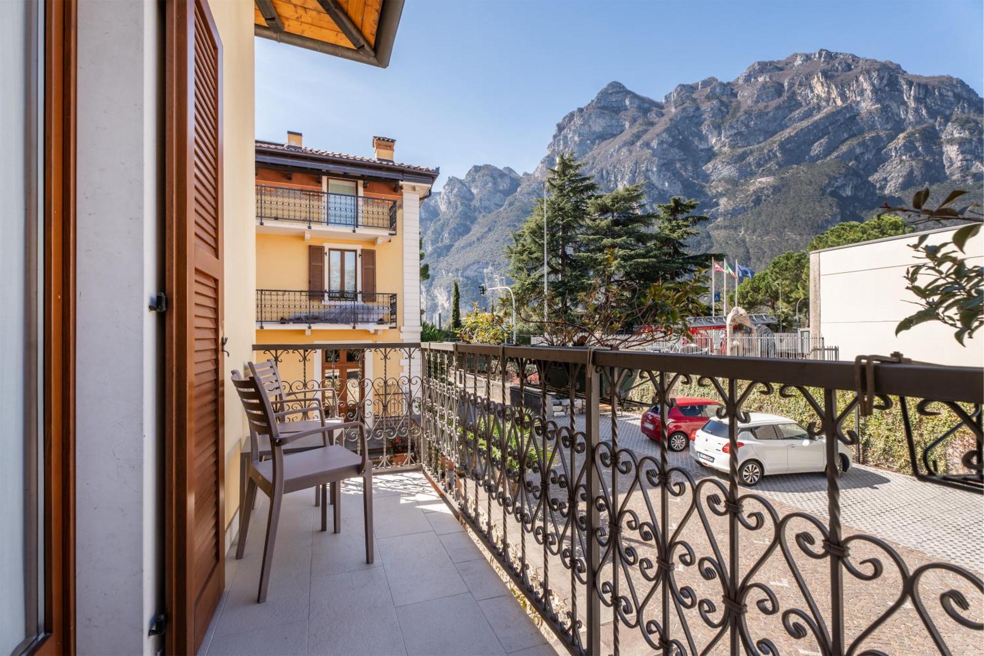 Residence Villa Degli Aranci 加尔达湖滨 外观 照片